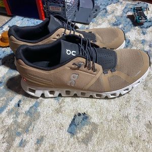 On running shoes men’s size 9 - women’s size 10